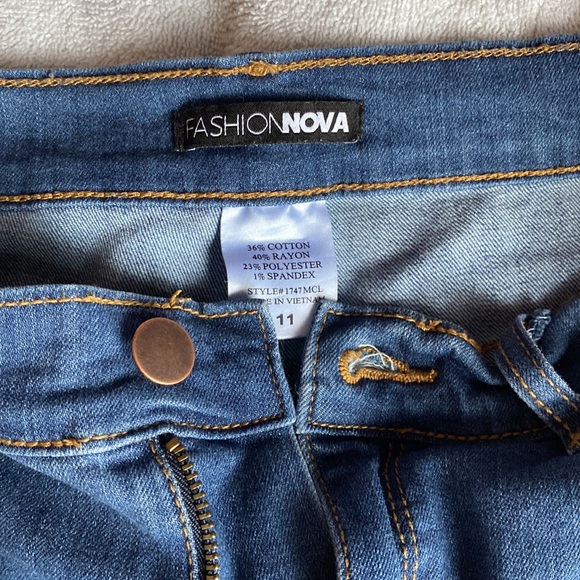 Fashion nova blue jeans - Picture 3 of 3